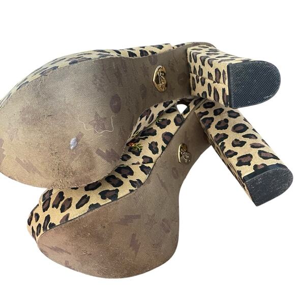 Betsey Johnson Mystify Leopard Embroidered Sling Back Platform Heels size 8 Tan - Picture 9 of 10